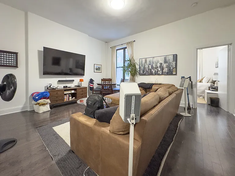 212 W 79th St #3B — Photo 4