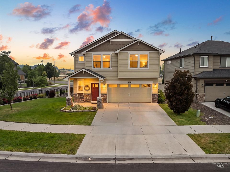 1st image of 16 N Caracaras Way