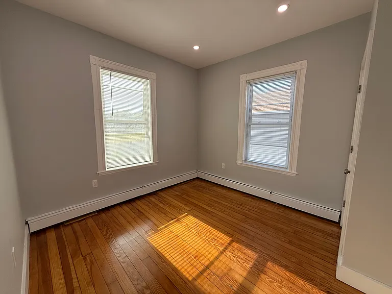 8 Carnes St #2R — Photo 12