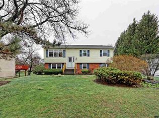 29 Michaelangelo St, Latham, NY 12110