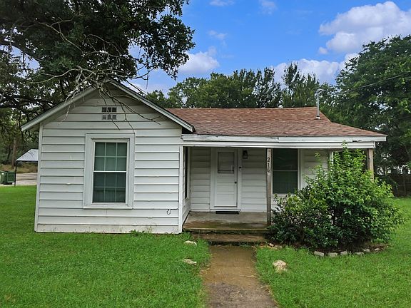 2nd image of 216 NE 19th St