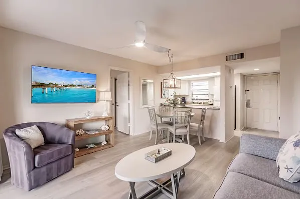 2 bed, 864 sqft, $9,570 — Photo 3