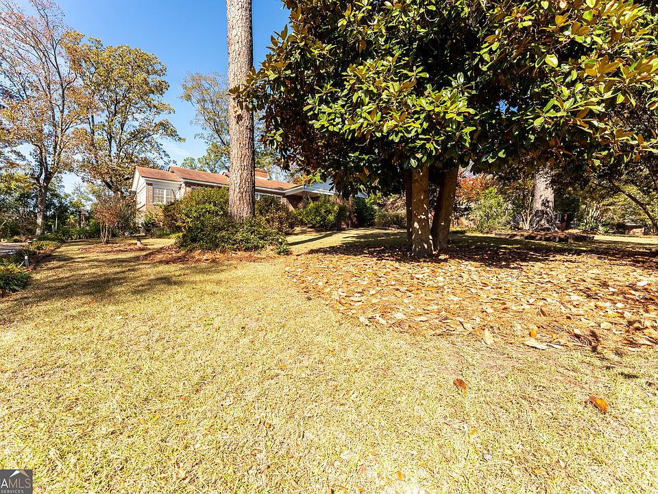 1st image of 341 Lakeside Dr