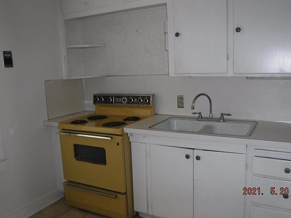 4th image of 106 W 13th St