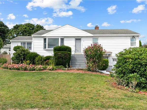 16 Norseman Dr, Portsmouth, RI 02871