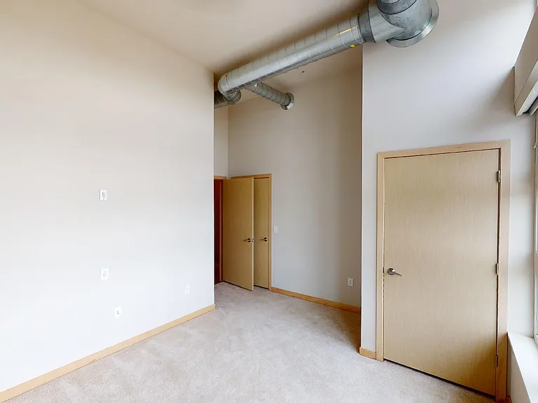 902 Drake St — Photo 133