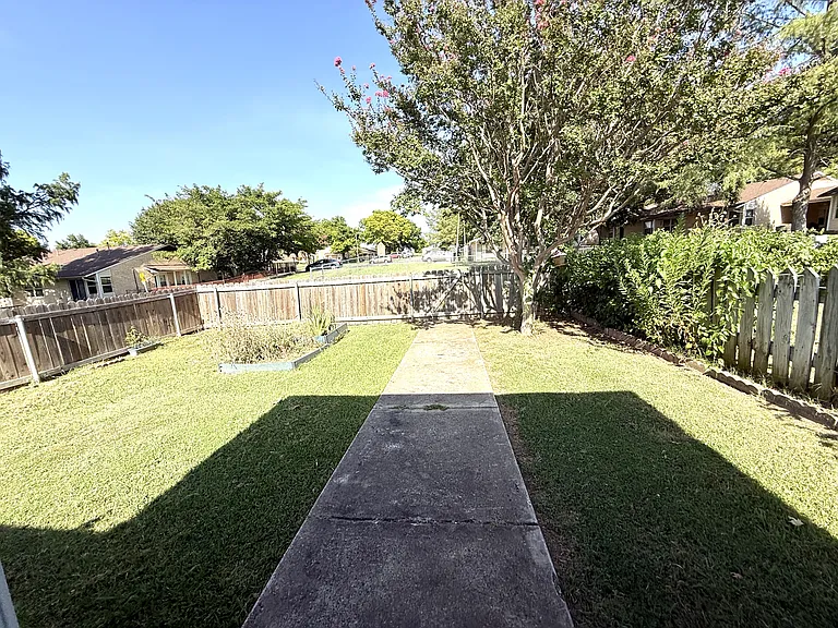 2208 Shenandoah Dr — Photo 24