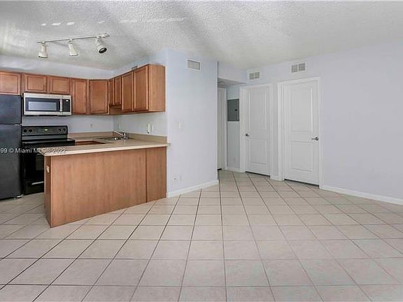 5th image of 2660 NE 8th Ave APT 315