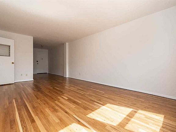4th image of 4230 Douglaston Pkwy APT 5M