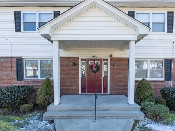 120 Colonial Cir Unit B, Chicopee, MA 01020