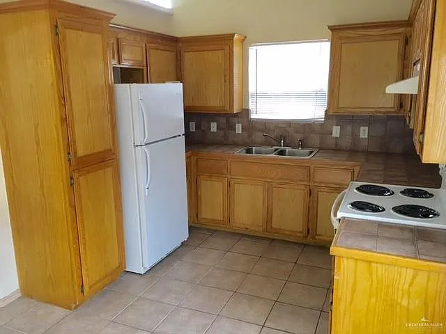 710 S Dfw Dr — Photo 4