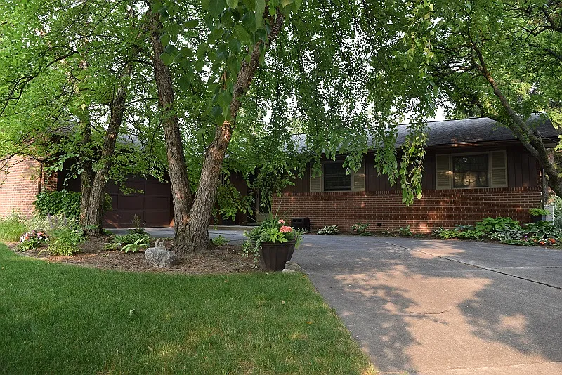 4645 Morningside Dr photo 1