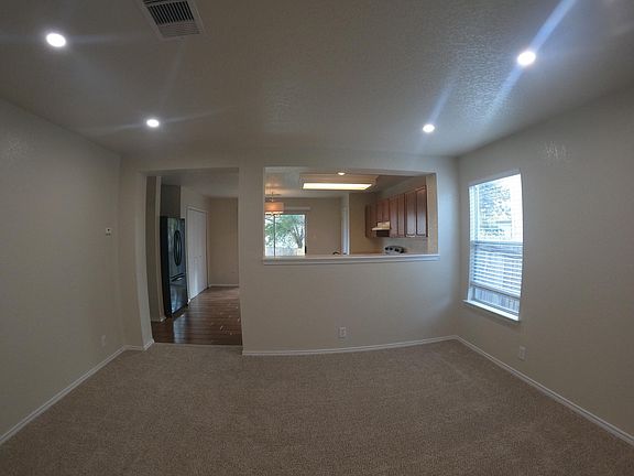 For Rent: $1,650 (3 Beds, 2.5 Baths, 1,351 Square Feet)