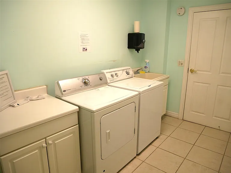 444 S Chester St #413 — Photo 29