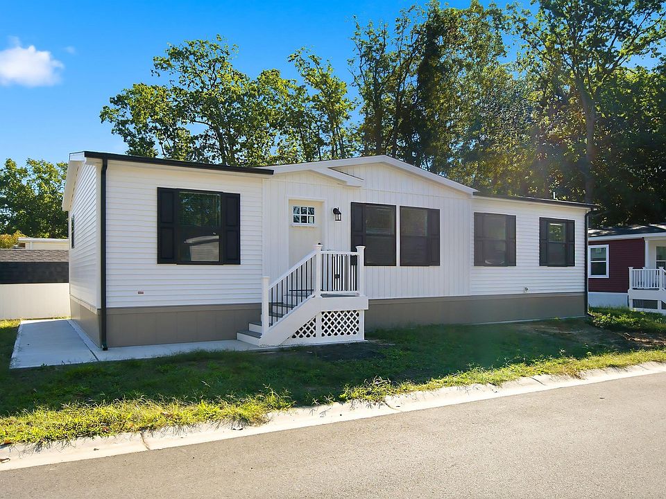 Exterior Image-0-Ritz-Craft 1nic Oak Tree
