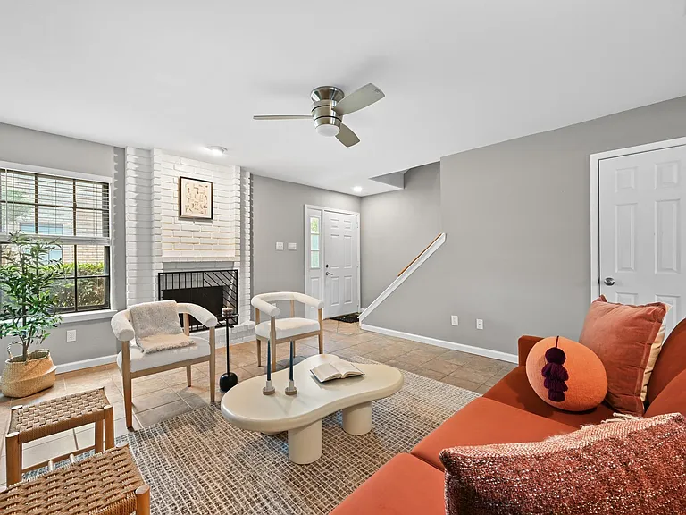 8400 Jamestown Dr #332 — Photo 1
