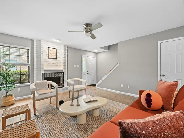 8400 Jamestown Dr APT 332, Austin, TX 78758