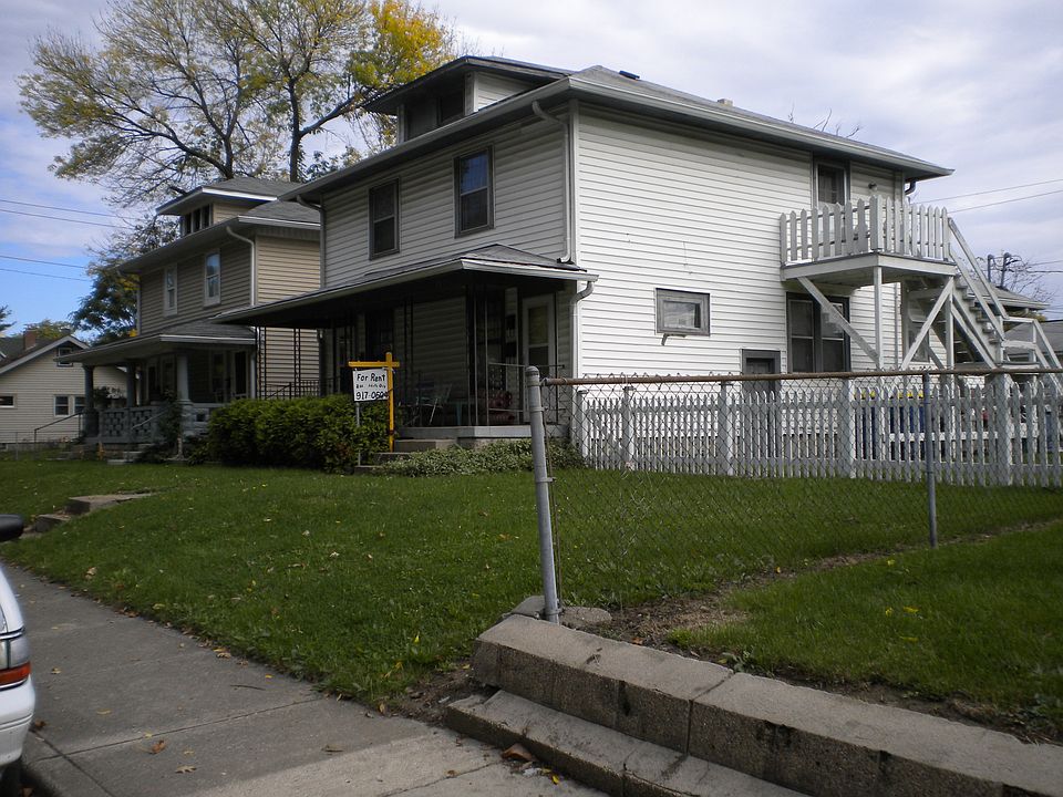 2nd floor unit with private access; located 1 street East of