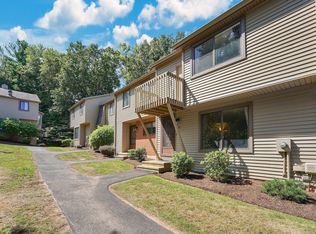 32 Hitching Post Ln #32, Glastonbury, CT 06033