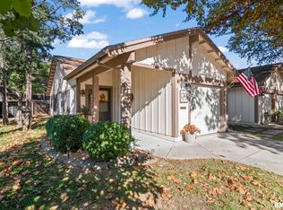 1 Whisperglen Ln, Springfield, IL 62704