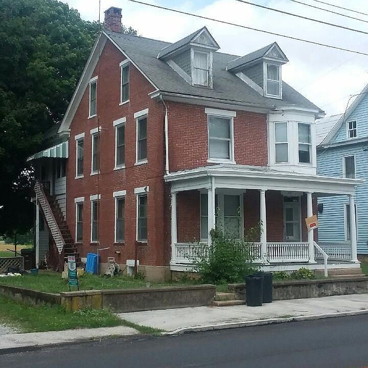 2nd image of 115 E Main St APT 1