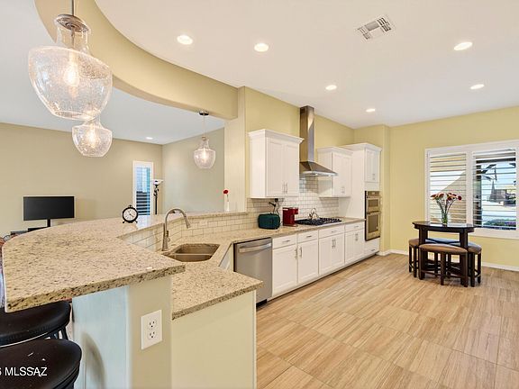 4th image of 732 E Romsdalen Rd