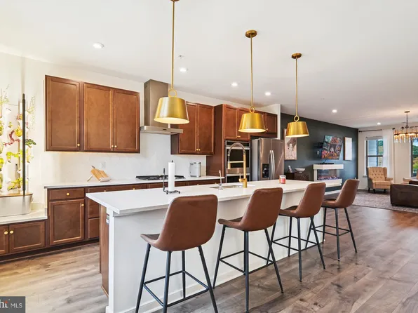 46043 Woodpecker Sq, Sterling, VA 20165