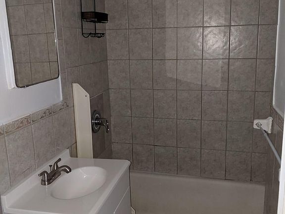 2nd image of 2542 Bronxwood Ave #1