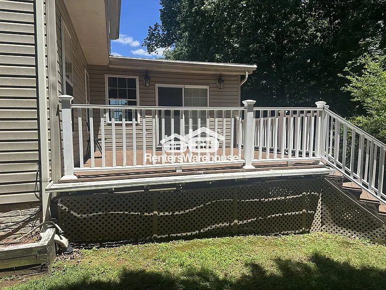 5613 Harvey Ct — Photo 2