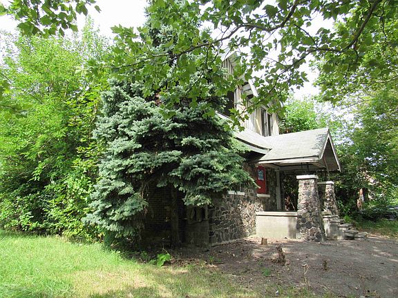 2946 Clairmount