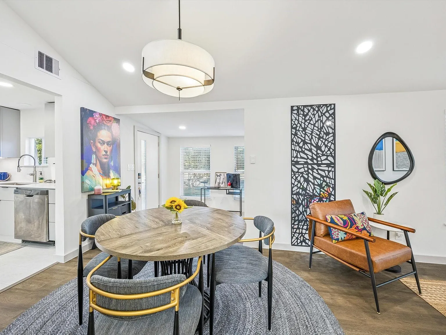2 bed, 1.0 bath, 720 sqft, $3,000 — Photo 3