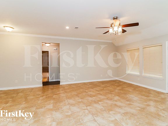 5th image of 2010 Lindentree Dr