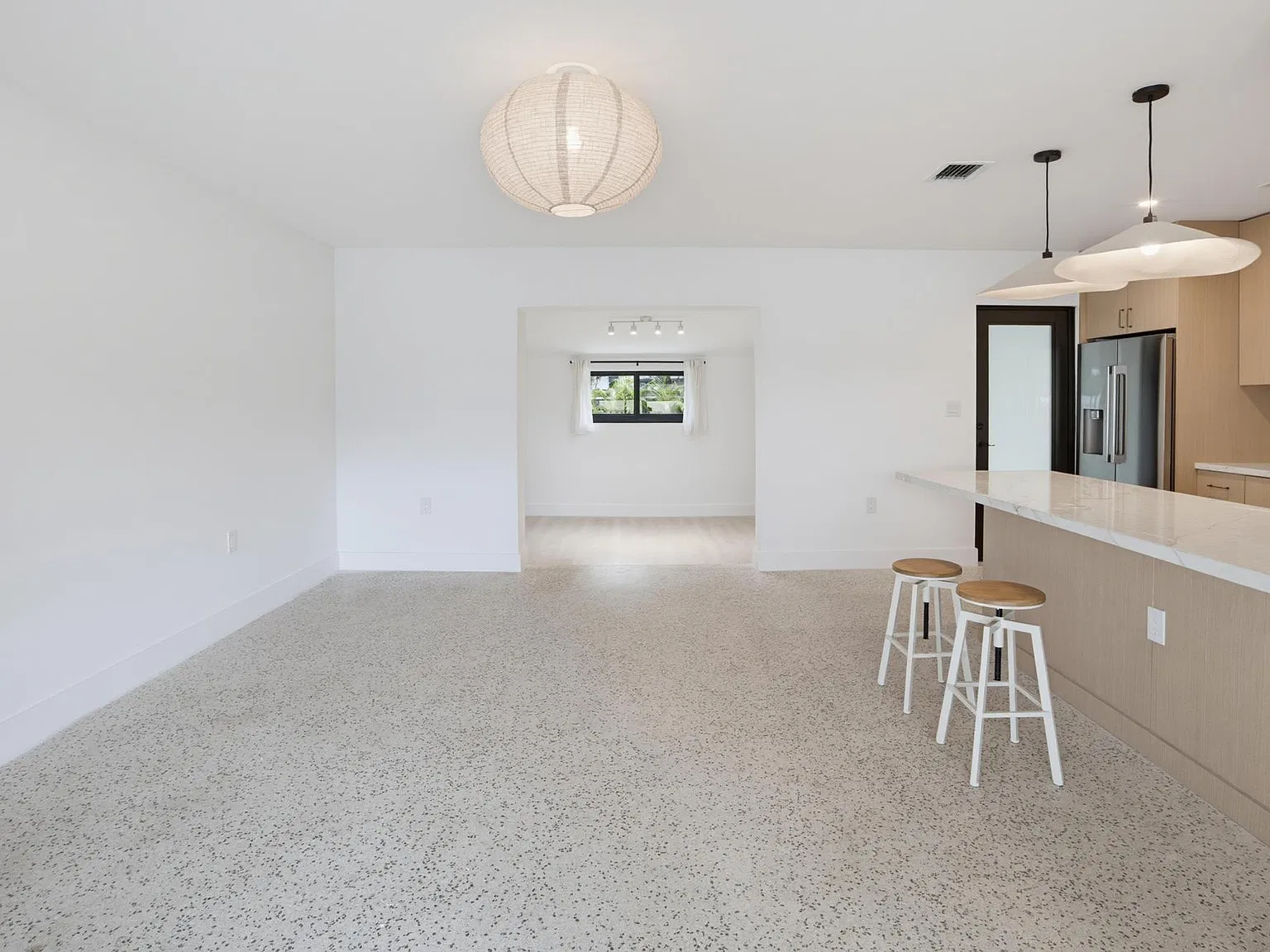 4 bed, 2140 sqft, $5,000 — Photo 4