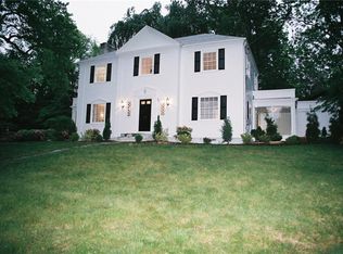 35 High Gate Rd, Cranston, RI 02920