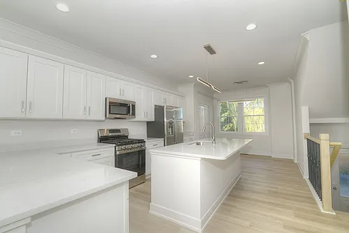 214 N Walnut St Photo 1