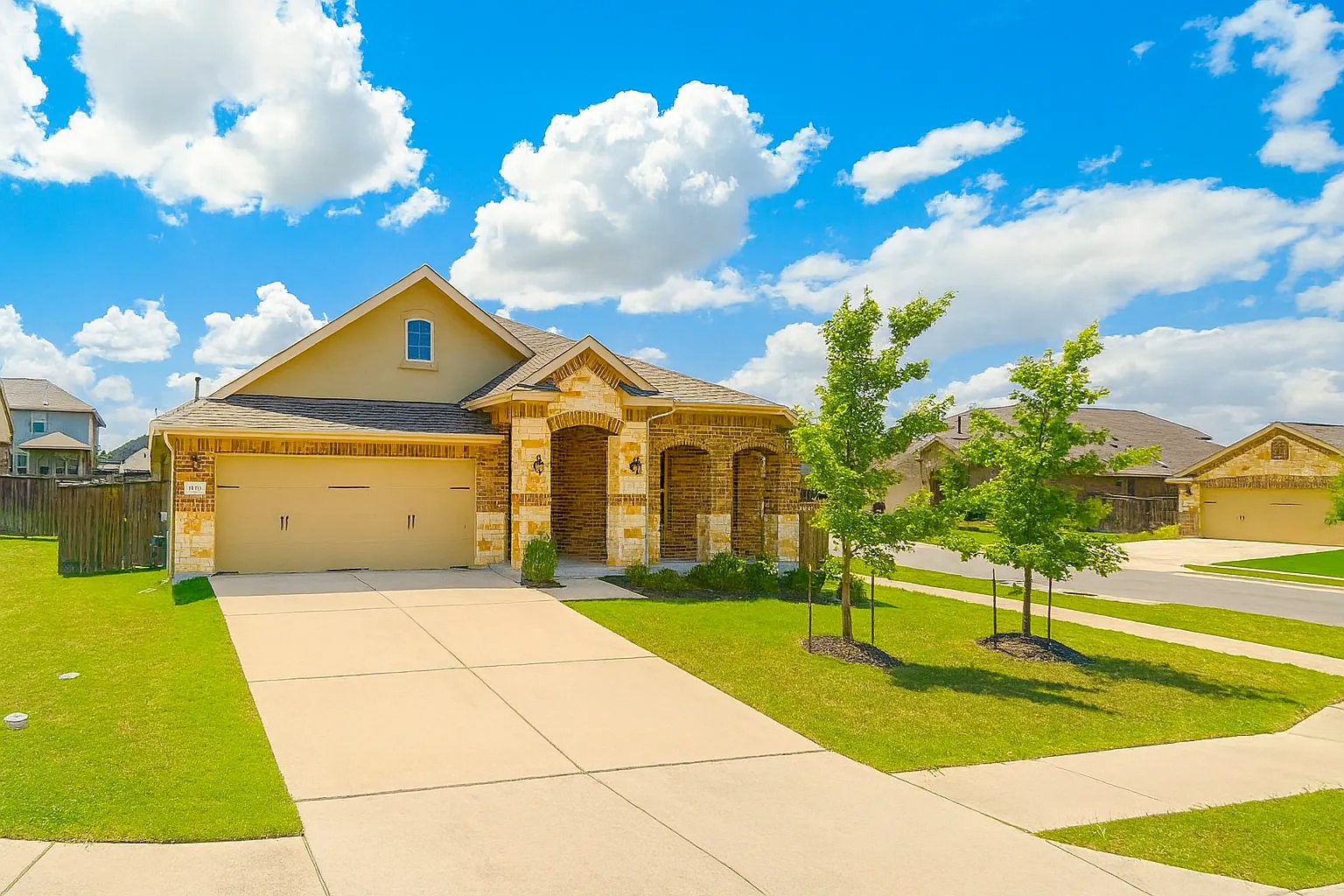 Highly Desirable Home - Walking Distance to Newly Upgraded Old Settler Park — Photo 4