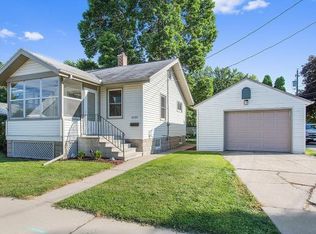 1105 Caroline St, Green Bay, WI 54303