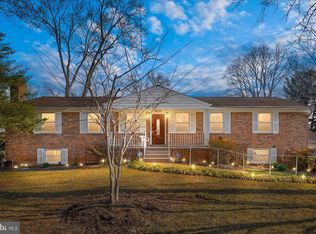 3003 Rayjohn Ln, Herndon, VA 20171