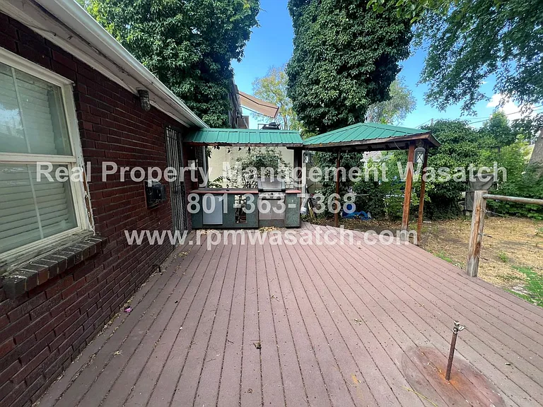 1105 S 700 E — Photo 37