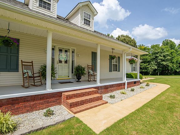 4th image of 150 Acorn Ln