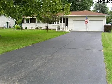 95 Carolyn Ave photo 1