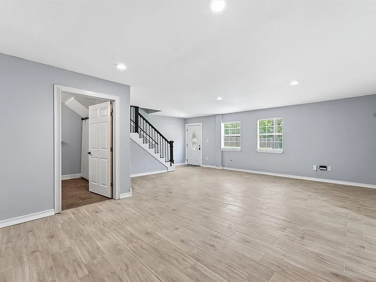 15621 Northland Dr — Photo 7