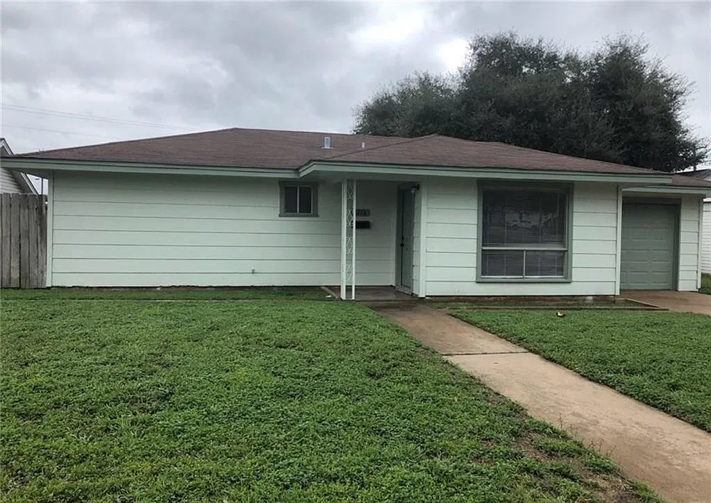 3 bed, 2.0 bath, 1094 sqft, $1,300 — Photo 1