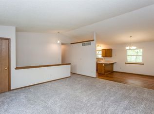 907 Roosevelt St, Iowa City, IA 52240