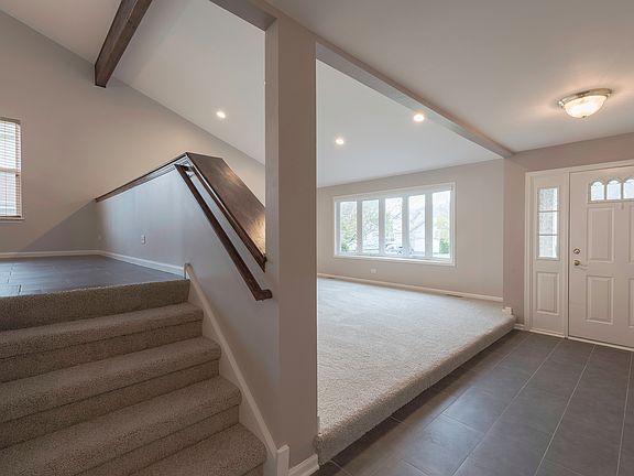 4th image of 434 Victoria Ln