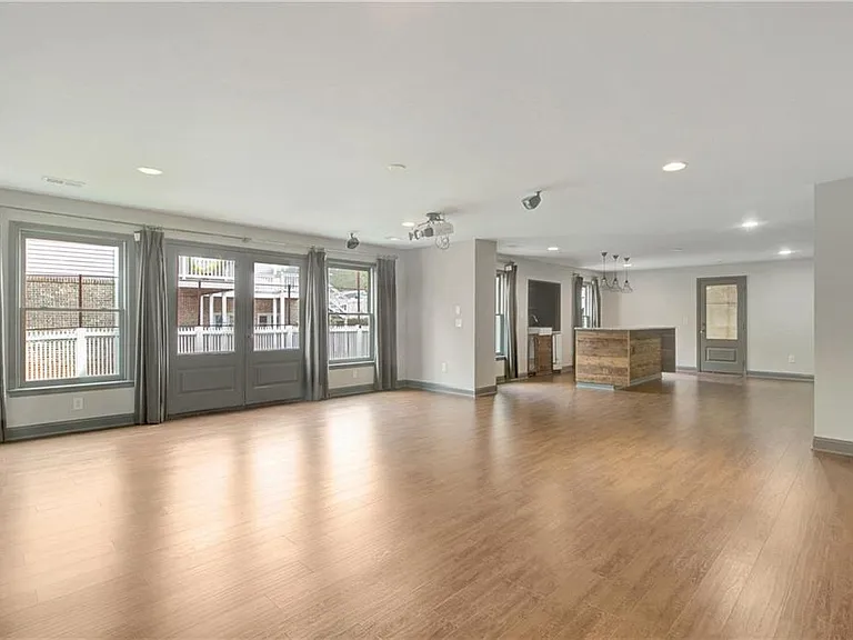 10559 Serenbe Ln — Photo 32