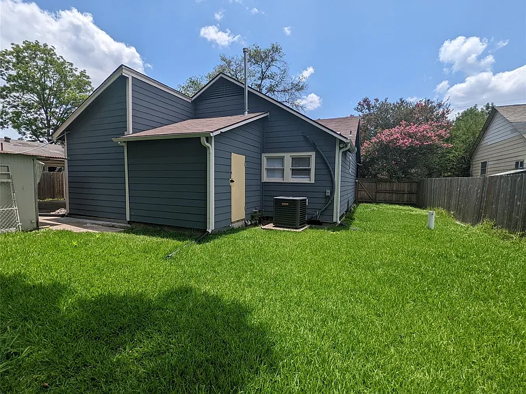 7521 Laredo St — Photo 13