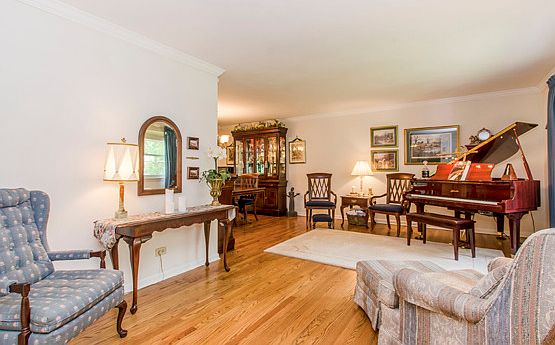 2nd image of 5715 Clover Dr