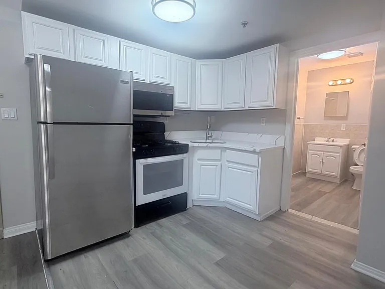 22 Emory St #404 — Photo 2