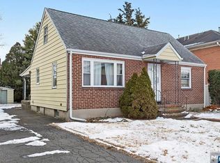 33 Beech St, Elmwood Park, NJ 07407